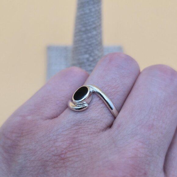 Size 9.25 Sterling Silver Black Stone Inlay Simple Band Ring A5429 - Picture 4 of 8